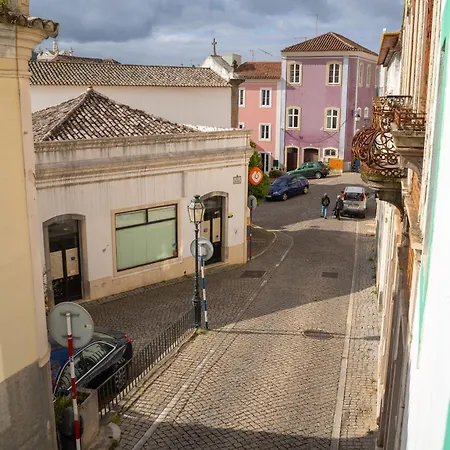 Escadinhas Do Castelo 아파트 *